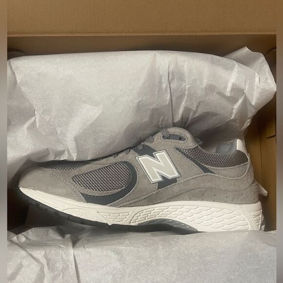 New Balance Running Shoes M2002RST Grey - Picture 2 of 4